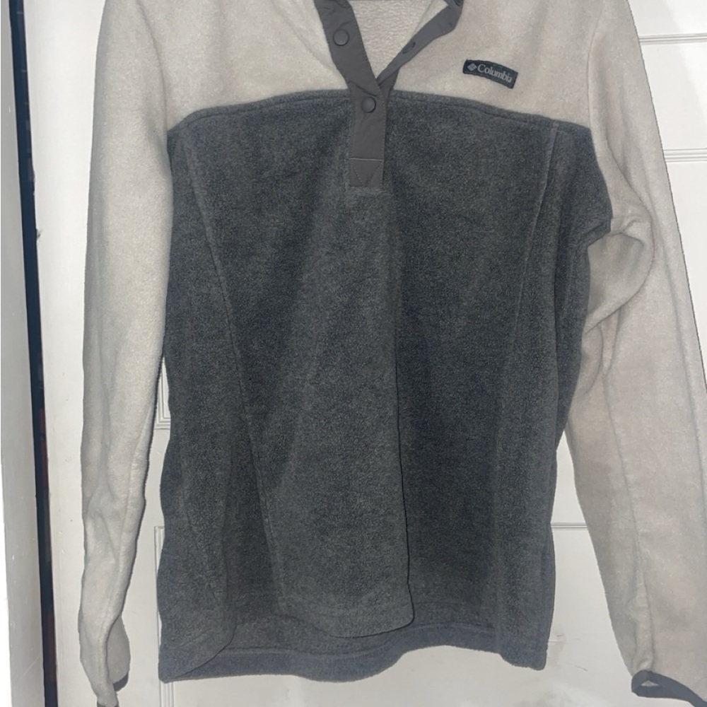 Columbia Women's Gray and Cream Pullover Sweater